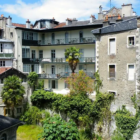 Du Vert-galant Apartment Pau